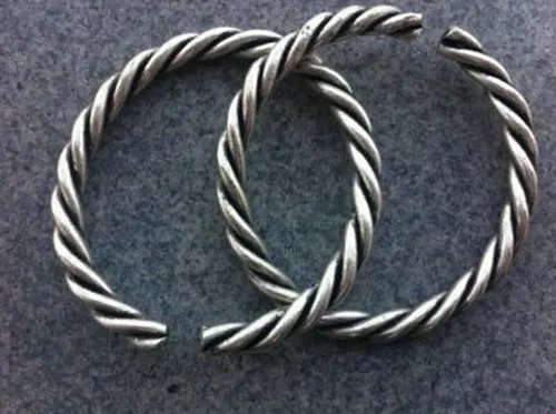 纹银手镯价格 怎么看纹银手镯的真假