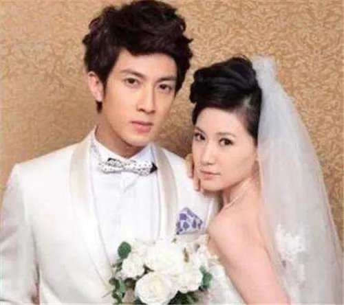 吴尊老婆首露面  颜值遭网友炮轰，吴尊却视她如宝！