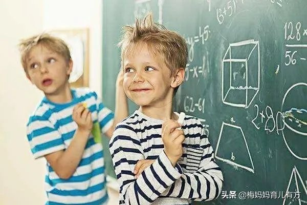 熊孩子破坏公共设施，妈妈纵容孩子，这个母亲什么心态？