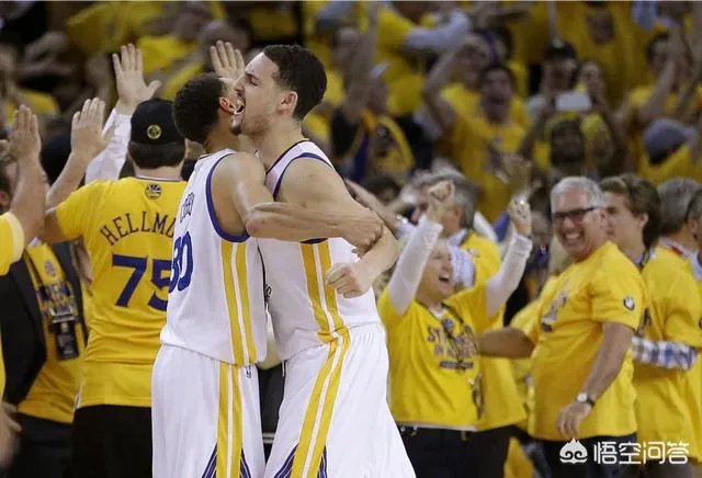 库里在总决赛第一场投压哨超远三分时，汤普森看上去比库里还紧张，怎么评价这种友谊？