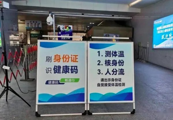 老人无健康码遭公交司机拒载，这事到底谁对谁错？