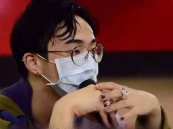 小哈利晒女装照引热议，伊能静的哪些真性情告白让人感动？