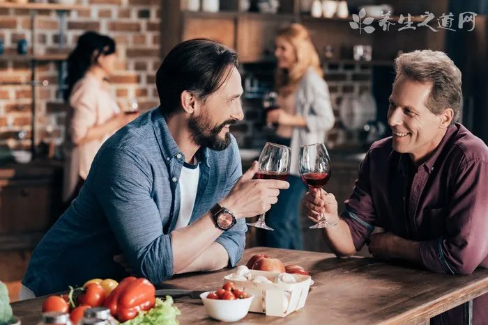 耳朵里面痒是怎么回事