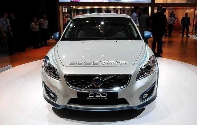 13年沃尔沃c30二手车值多少钱？