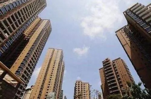 成都严厉打击哄抬房价等违规行为，哄抬房价者将受到什么惩罚？