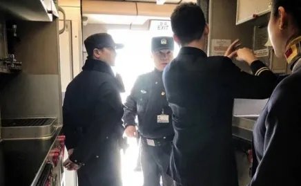 北京飞成都航班起飞20分钟后为什么返航？