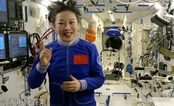 三位英雄太空凯旋,为何航天员返回后要抬着走呢?