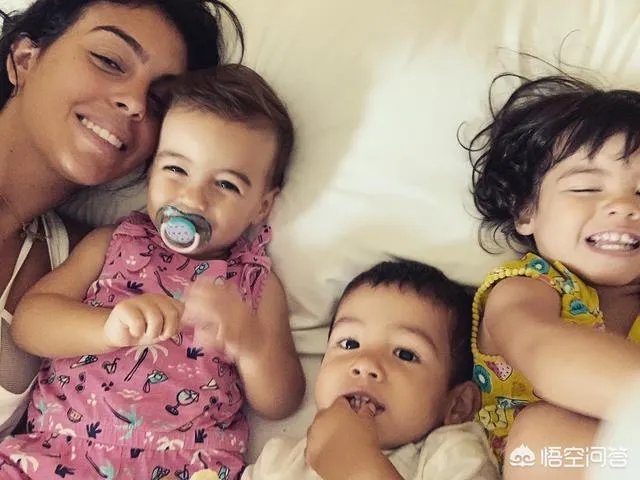 C罗女友乔治娜晒独自游玩美照，刚29分钟点赞数就超过了18万，你怎么看？