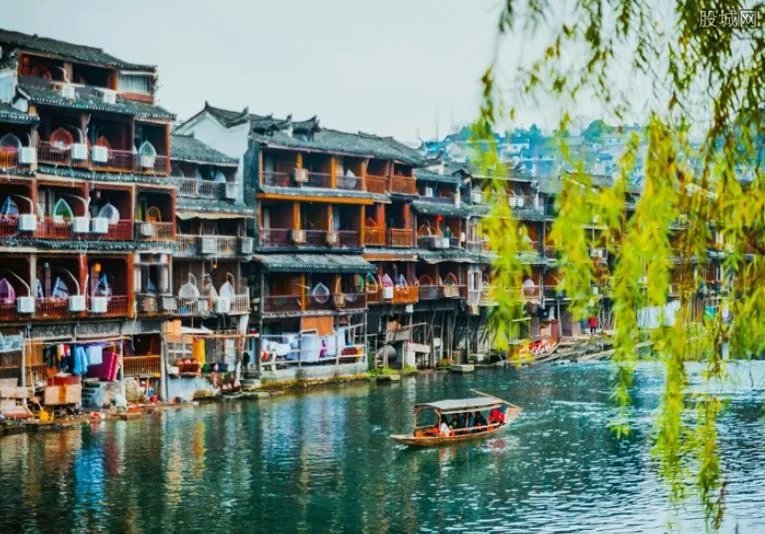 凤凰古城取消门票：什么时候正式实行？