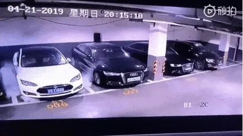 特斯拉官方回应自燃 正在核实情况
