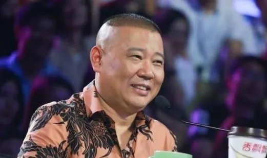 郭德纲的妻子曾给徒弟们下跪说：咱们散了吧！是怎么回事？