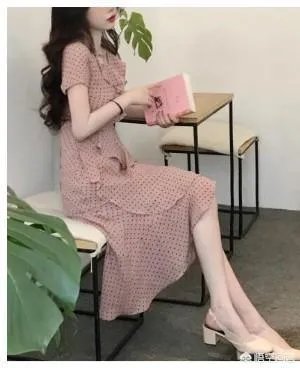 复古的波点裙怎么搭配才好看？