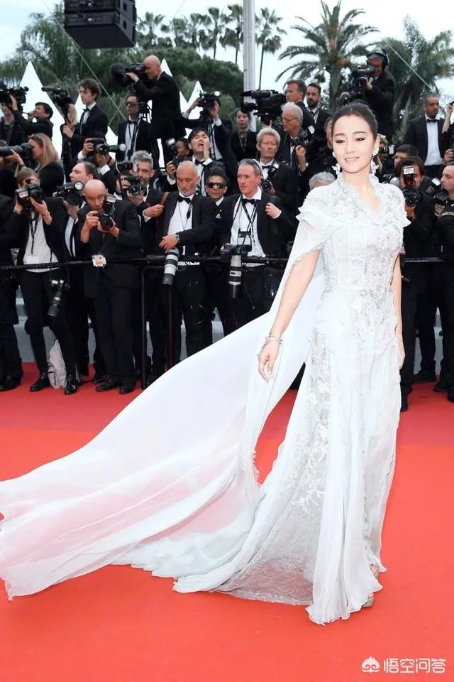 今日戛纳电影节红毯上，你最喜欢哪位女星？哪位的造型能惊艳四座？