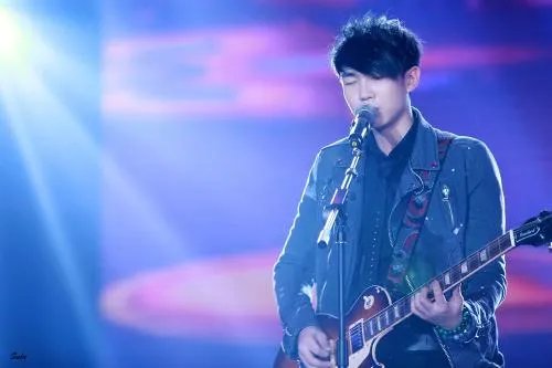 你如何看待白举纲放弃自己原有成就，投身乐队？