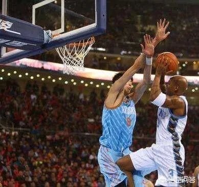 马布里当年在球员通道暴打山西队球迷被围堵大巴车，当时是怎么回事？