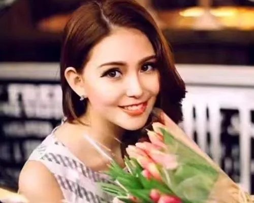 侯佩岑巧妙回应与昆凌撞图，哪些细节值得关注？