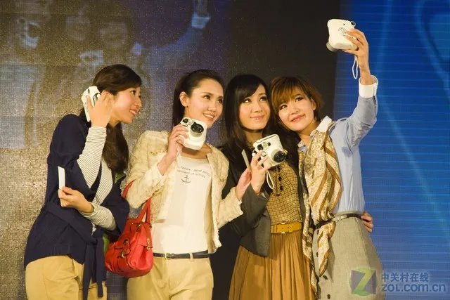 超萌美女真人秀 富士发布会模特展示图赏