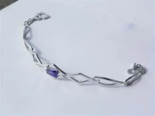 纯银手链什么牌子好 纯银手链应怎样佩戴