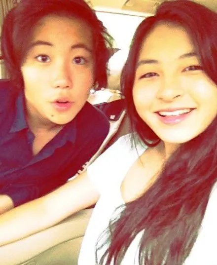 窦唯小女儿近照曝光了？ 与姐姐窦靖童堪比双生花