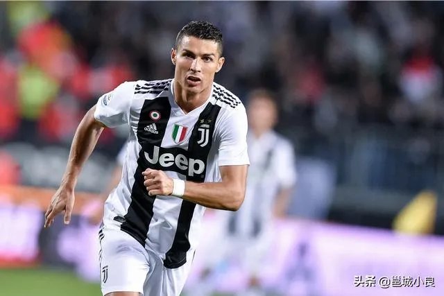 C罗女友乔治娜晒独自游玩美照，刚29分钟点赞数就超过了18万，你怎么看？