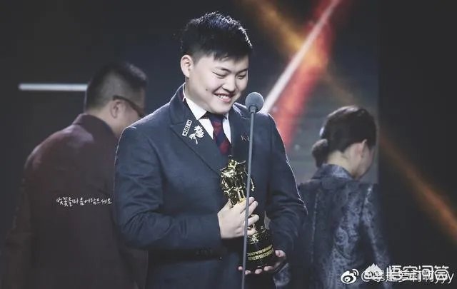 Uzi直播间再现神级自黑“害怕我去洗澡？”卷毛听得都一阵无语！你怎么看？