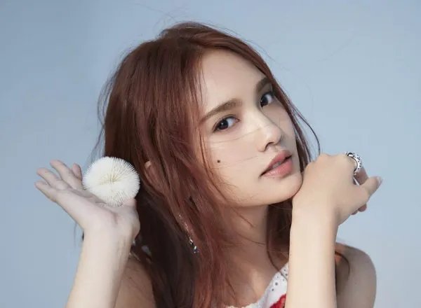 杨丞琳近照容光焕发小腹微凸更甜美了，是有孩子了吗？?