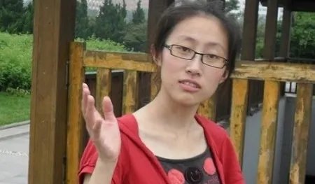 刘鑫发微博秀江歌照片，为什么她不肯消停而是各种蹭热度？