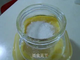 香气迷人的自酿菠萝酒
