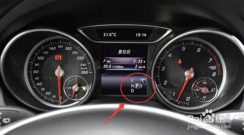 奔驰汽车LGA200操纵杆使用方法