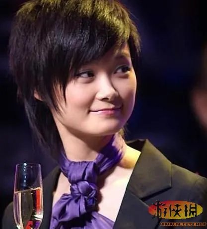 网友直呼重口味！韩寒被曝密会李宇春引车震门