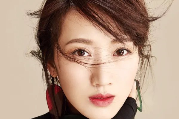 陈道明女儿陈格与李念是同一个人吗