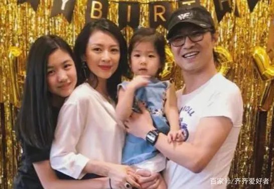 章子怡晒出全家福,儿子正面照首次曝光,你作何评价?