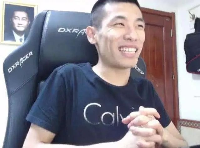 《LOL》PDD被曝签约斗鱼 年后直播