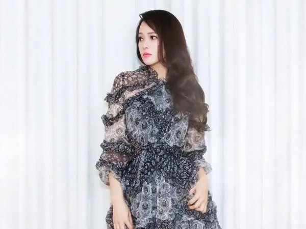 小哈利晒女装照引热议，伊能静的哪些真性情告白让人感动？