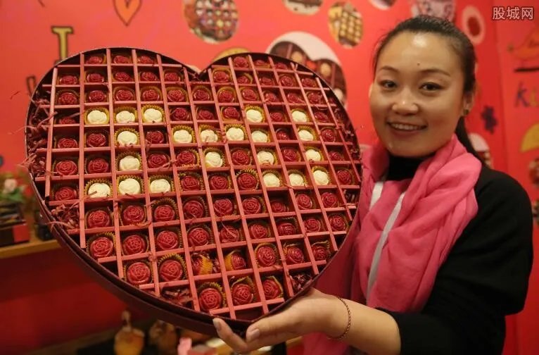 情人节送多少朵玫瑰 2018情人节玫瑰花多少钱一朵