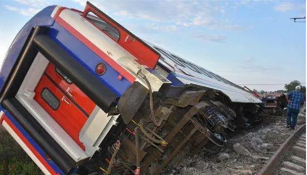 什么原因造成土耳其火车脱轨？