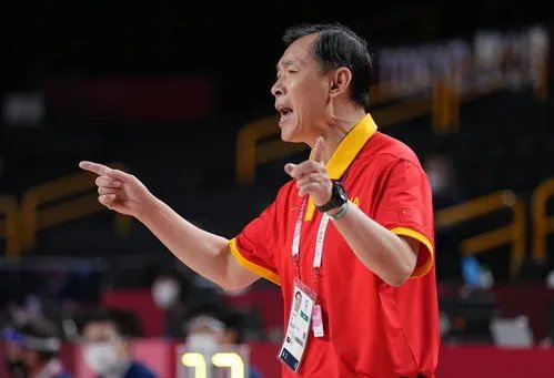 中国女篮前主教练许利民教练团队有哪些人