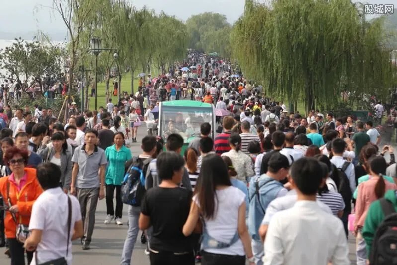 2020五一休假调整通知 假期连休五天可出去旅游吗