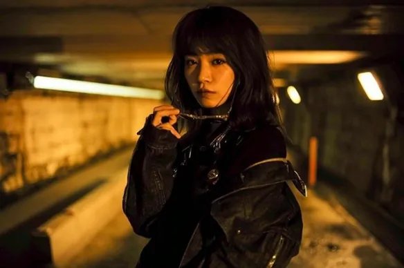 散发轻熟性感的魅力！号称日本“魔鬼上围”菜乃花！