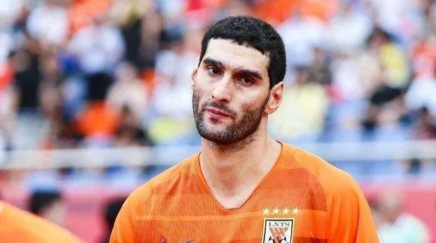 鲁能外援费莱尼确诊，假如失去了他。谁能替补他的位置，鲁能会做什么样的调整？