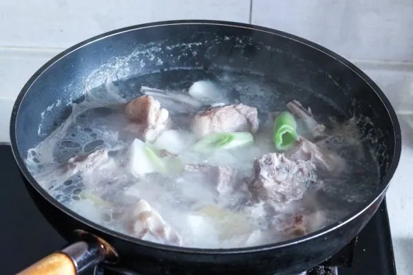 萝卜羊肉汤的做法