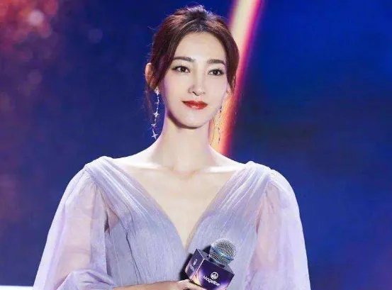 张雨绮的性格很受人欢迎，王丽坤是冲她性格选这队的吗？