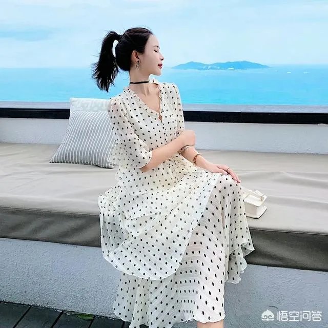复古的波点裙怎么搭配才好看？