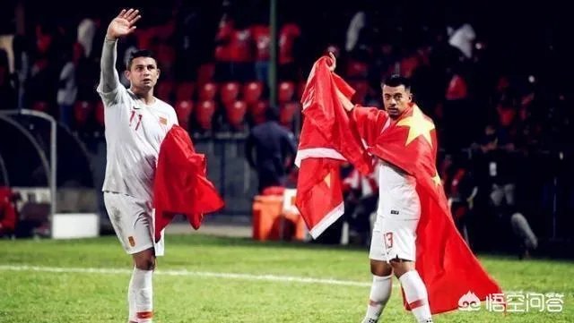 国足最新一期大名单出炉，锋线上有三名中锋，艾克森会再一次被安排到边路位置上吗？