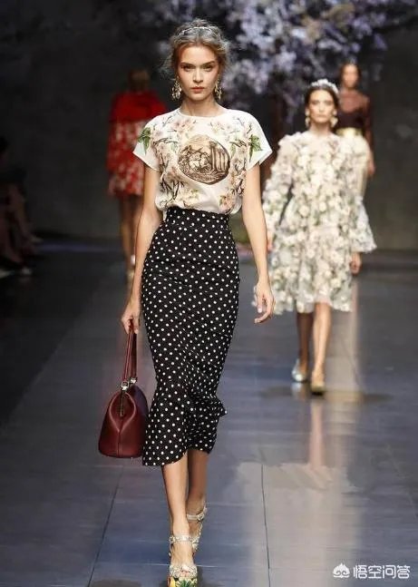 复古的波点裙怎么搭配才好看？