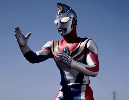 假戴拿·奥特曼的特点