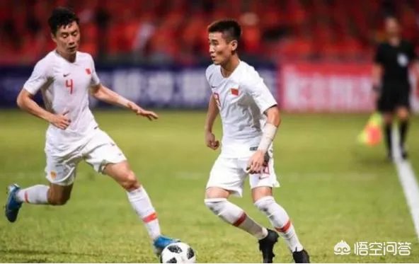 国足最新一期大名单出炉，锋线上有三名中锋，艾克森会再一次被安排到边路位置上吗？