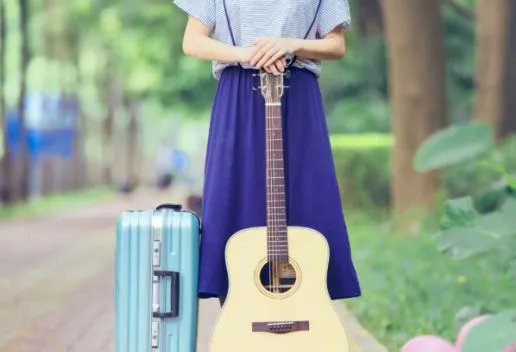 丝巾搭配衣服技巧