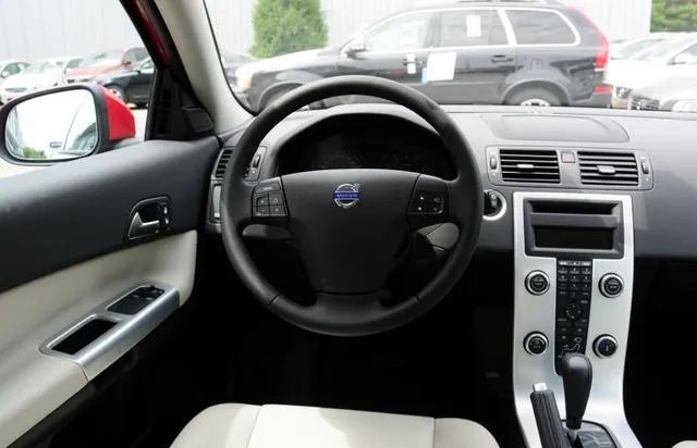 13年沃尔沃c30二手车值多少钱？