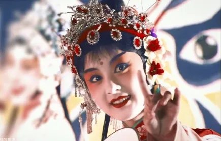 赵丽颖33岁生日，冯绍峰祝福瞬间被淹没，这到底是怎么回事？